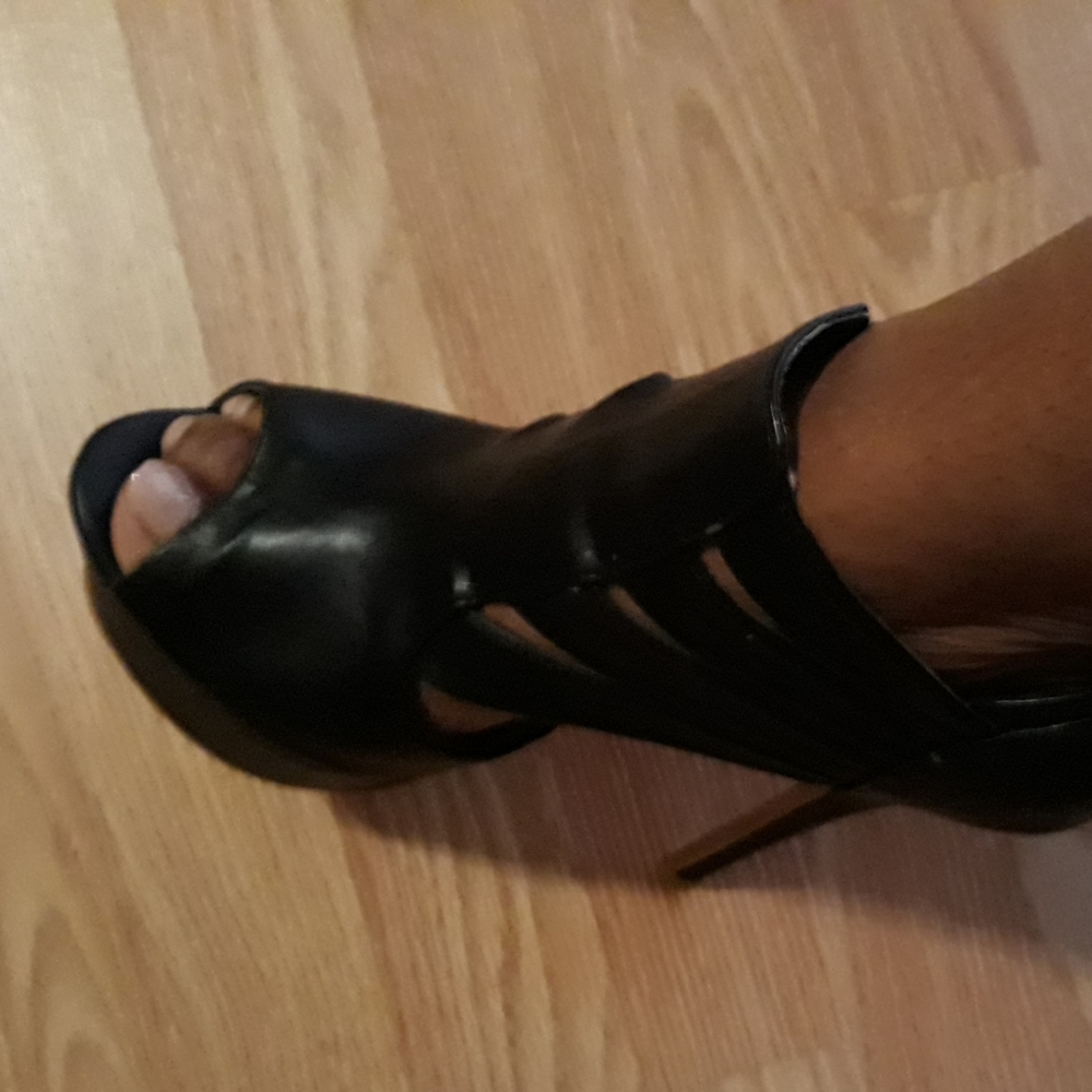 Shoes - Picture 6 of 7
